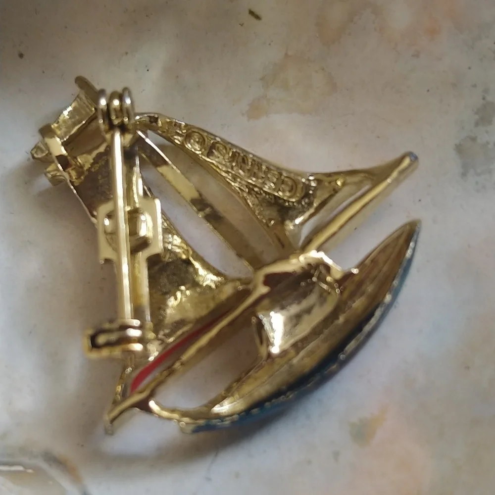 Vintage Gerrys Sailboat Bin Brooch